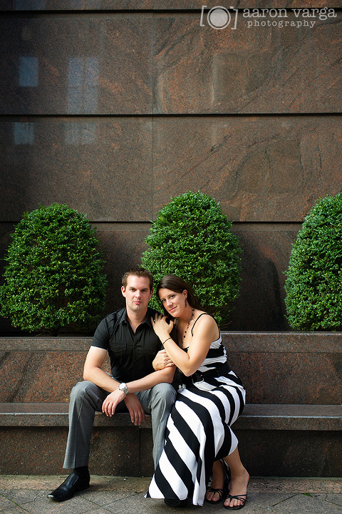 20 Downtown Pittsburgh Engagement(pp w480 h721) - Alisa + Tristan | Market Square Engagement Photos