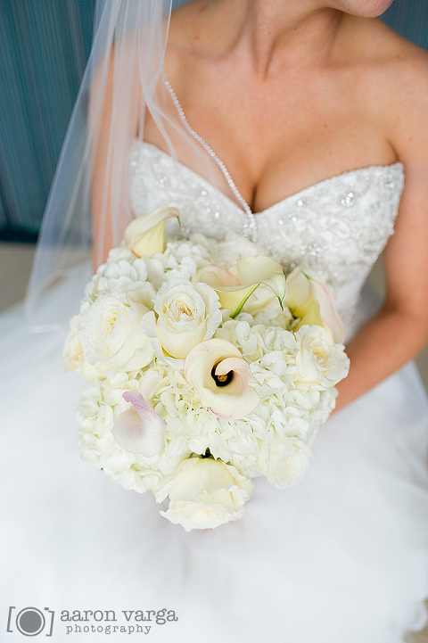 03 All White Bridal Bouquet 2(pp w480 h721) - Best of 2012: Flowers