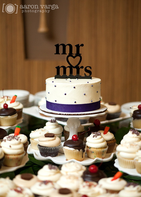 04 Mr and Mrs Wedding Cupcakes(pp w480 h667) - Best of 2012: Cakes