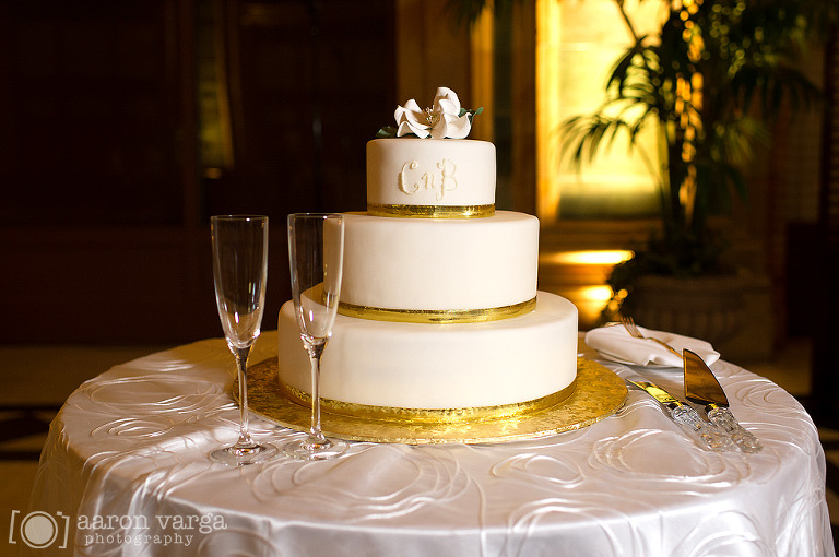 06 Elegant Gold Wedding Cake(pp w768 h510) - Best of 2012: Cakes