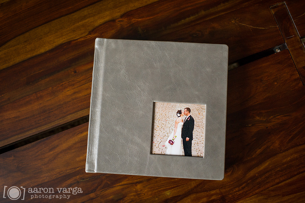 Gray Leather Finao Album