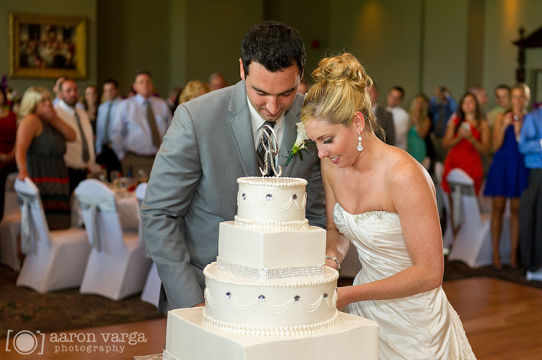 53 chestnut ridge golf resort cake cutting(pp w768 h510) - Julie + Brian | Chestnut Ridge Golf Resort Wedding Photos