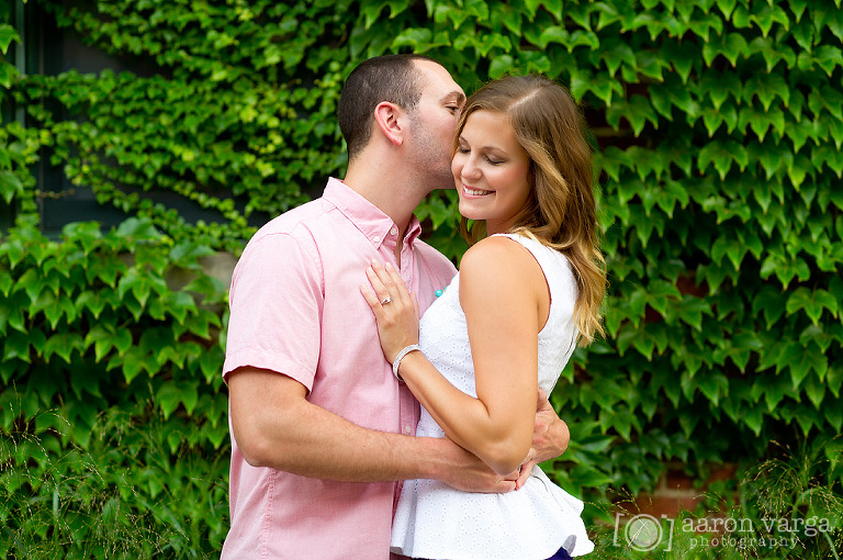 17 cute couple engagement ivy(pp w768 h510) - Carolyn + Mark | North Side Engagement Photos