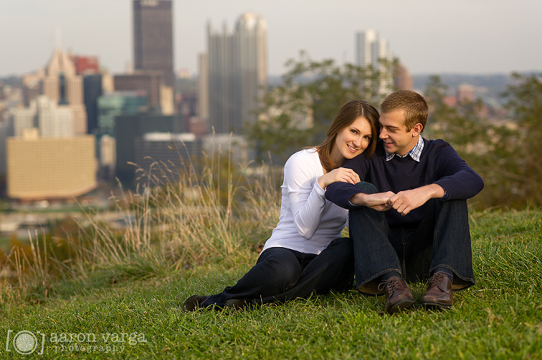 06 pittsburgh skyline(pp w768 h510) - Emilie + Mike | Mt. Washington Engagement Photos