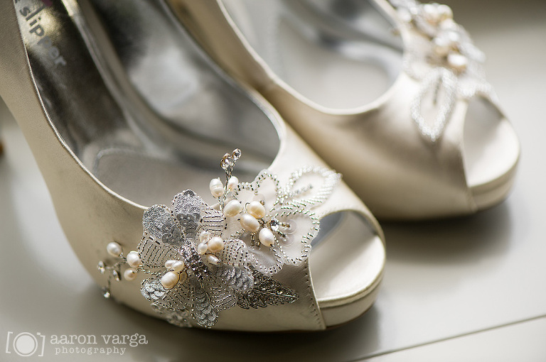 09 Ivory wedding shoes with pin(pp w768 h510) - Best of 2013: Shoes