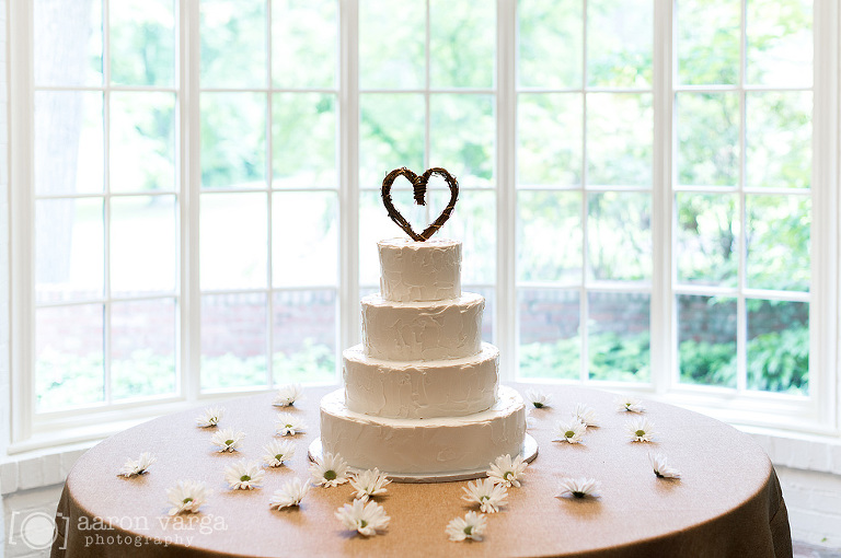 01 burlap minimal wedding cake(pp w768 h510) - Best of 2013: Cakes