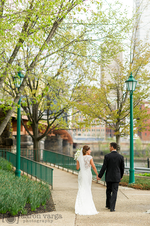 18 bride groom wedding photo(pp w480 h721) - DoubleTree Hotel Greentree Wedding