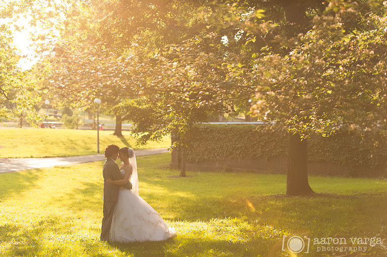 19 bride groom portrait at national aviary(pp w768 h510) - National Aviary Wedding