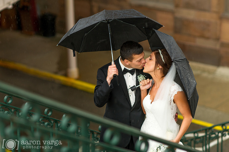 20 rainy wedding day photos(pp w768 h511) - DoubleTree Hotel Greentree Wedding
