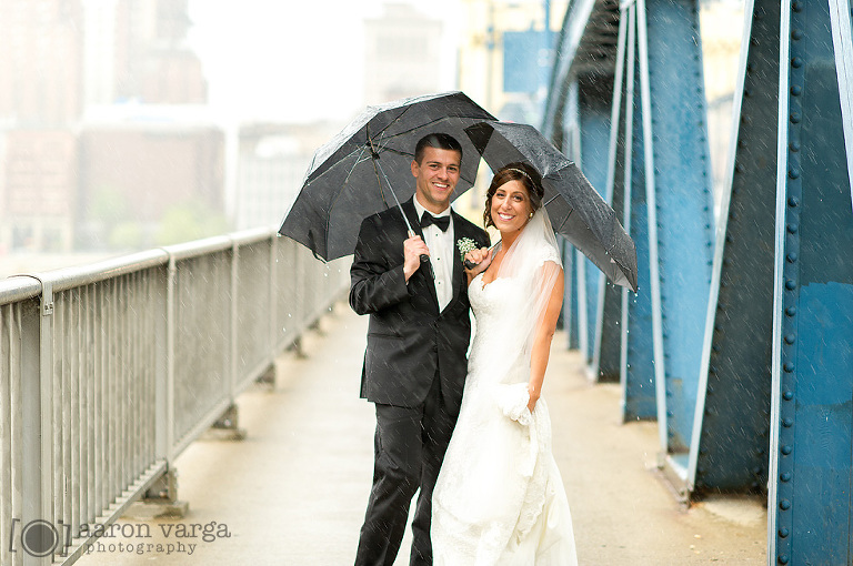 22 wedding photos in the rain(pp w768 h510) - DoubleTree Hotel Greentree Wedding