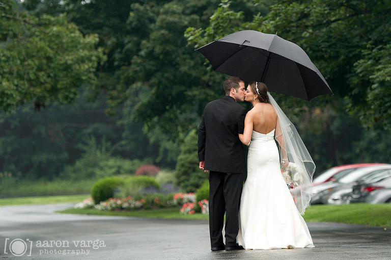19 rainy wedding day(pp w768 h510) - Shannopin Country Club Wedding