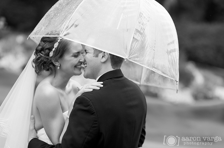31 shannopin country club umbrella(pp w768 h510) - Shannopin Country Club Wedding