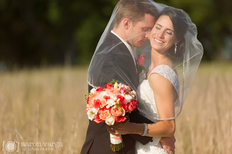 29 south park wedding photos in field(pp w768 h510) - Hilton Garden Inn Southpointe Wedding