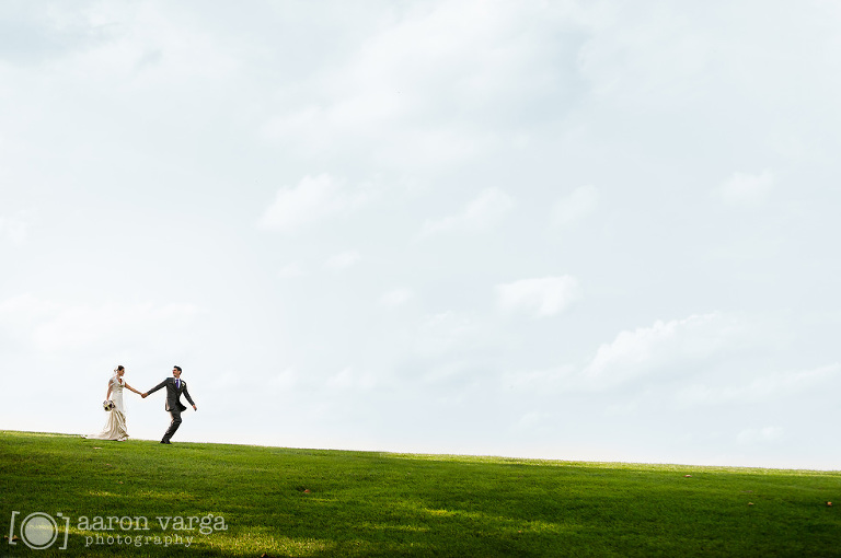 28 longue vue club bride groom running2(pp w768 h510) - Alyse + James | Longue Vue Club Wedding Photos