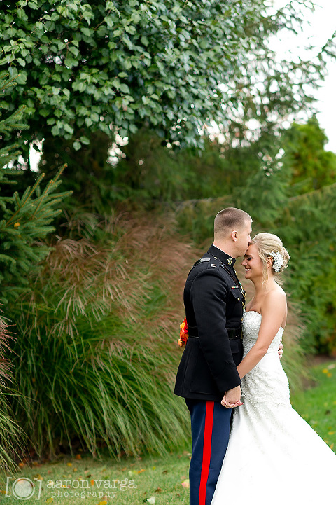 33 fall wedding photo(pp w480 h721) - Kylie + Kevin | Hilton Garden Inn Southpointe Wedding Photos