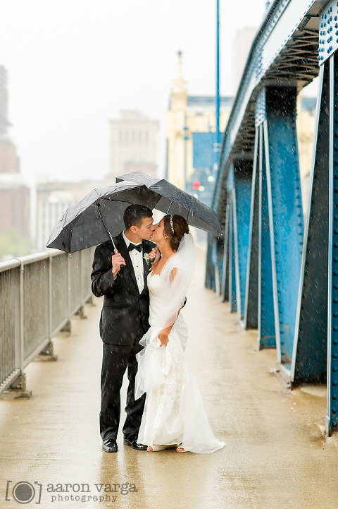 13 rainy pittsburgh wedding smithfield street bridge(pp w480 h721) - 2014: Year in Review