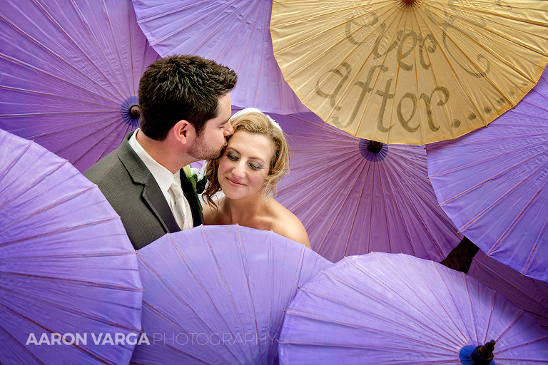 23 wedding photo parasol(pp w768 h512) - Cassidy + David | Westin Convention Center Wedding Photos