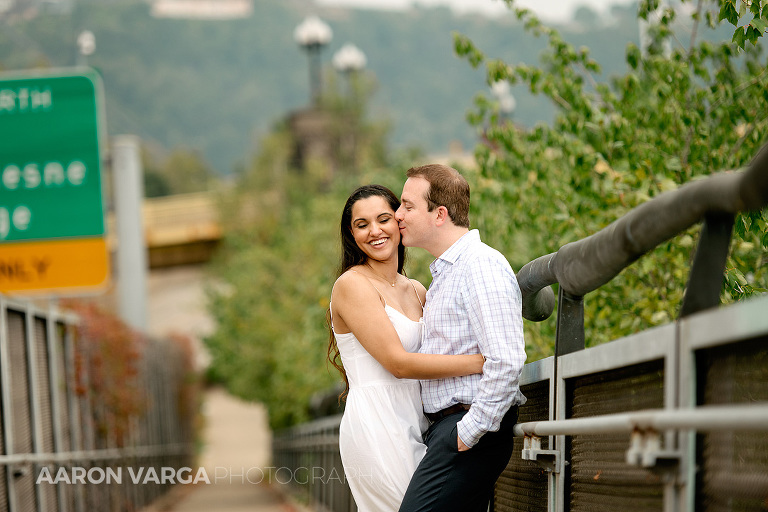 02 pittsburgh downtown river engagement(pp w768 h512) - Simi + Will | Downtown and North Shore Engagement Photos