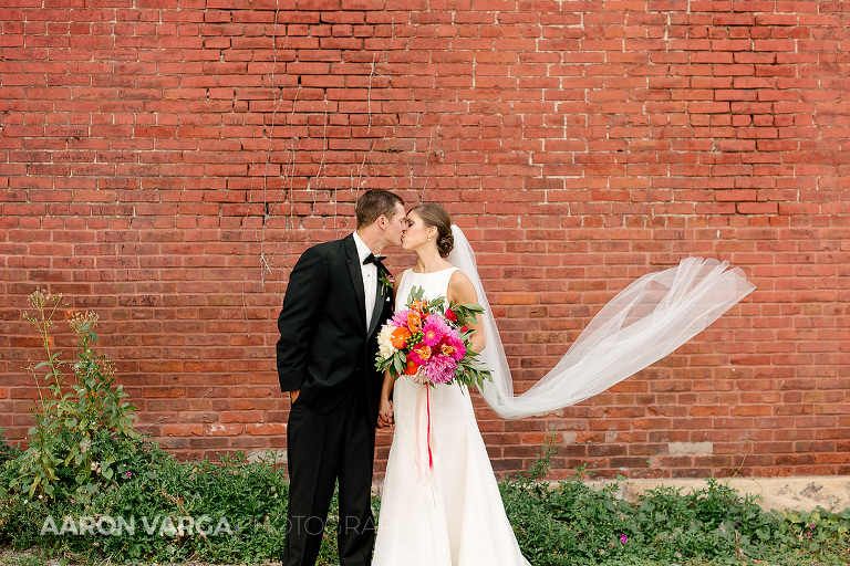 13 wedding photos brick wall(pp w768 h512) - Chloe + Jared | Oakmont Country Club Wedding Photos