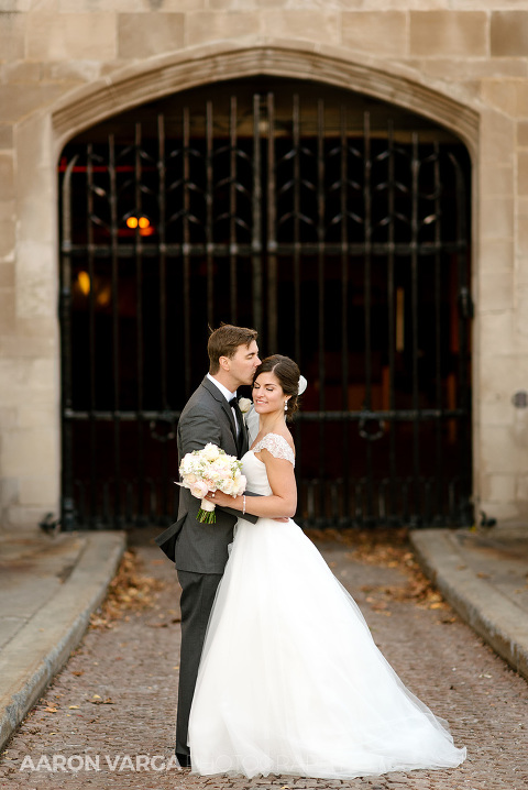 24 cathedral of learning gate wedding(pp w480 h718) - Stephanie + Ryan | Heinz Chapel and University Club Wedding Photos