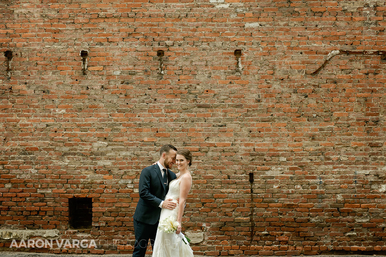 30 pittsburgh brick wall city wedding(pp w768 h512) - Shannon + Philip | Renaissance Hotel Pittsburgh Wedding Photos