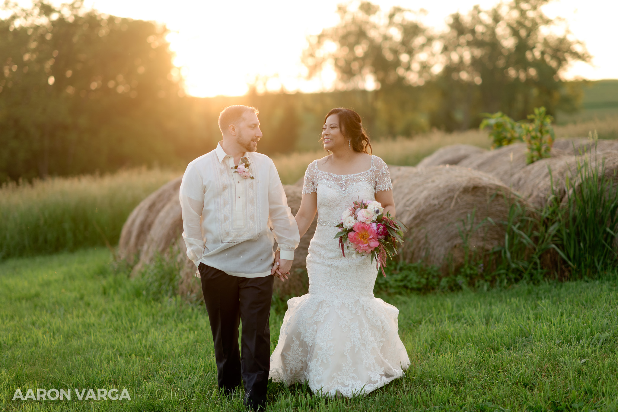 41 shady elms sunset farm wedding - Iona + Eric | Shady Elms Farm Wedding Photos