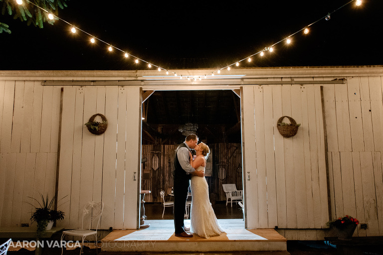 60 shady elms farm off camera lighting(pp w768 h512) - Stacy + Jeff | Shady Elms Farm Wedding Photos