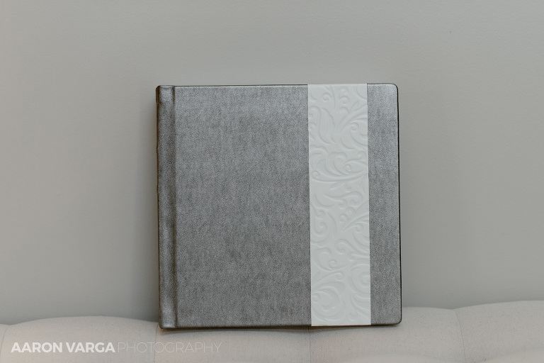 02 silver white wedding album finao(pp w768 h512) - Silver and White Leather Wedding Album | Pittsburgh Golf Club Wedding