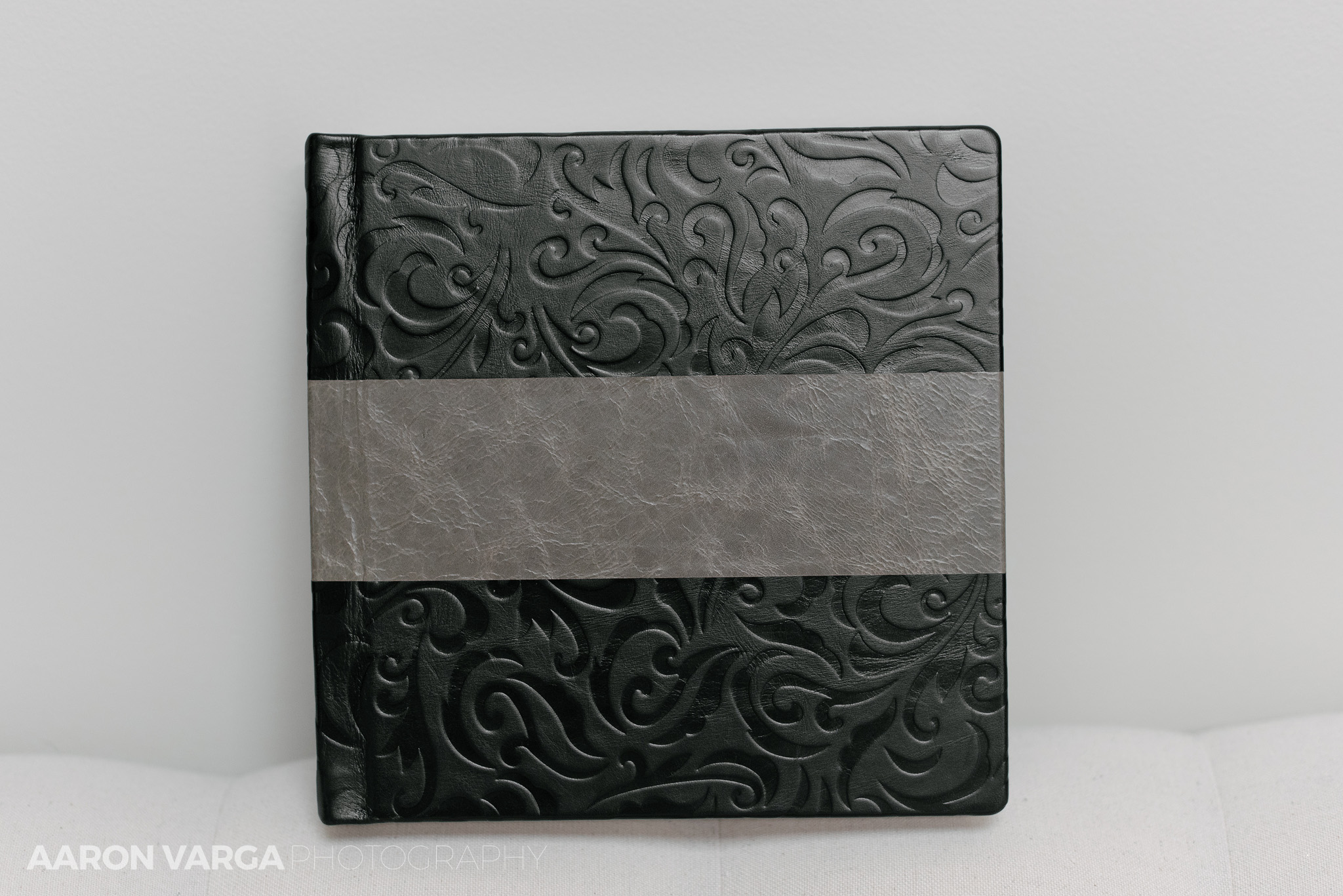 02 amazing black leather wedding album - Silver and White Leather Wedding Album | Sheraton Station Square Wedding