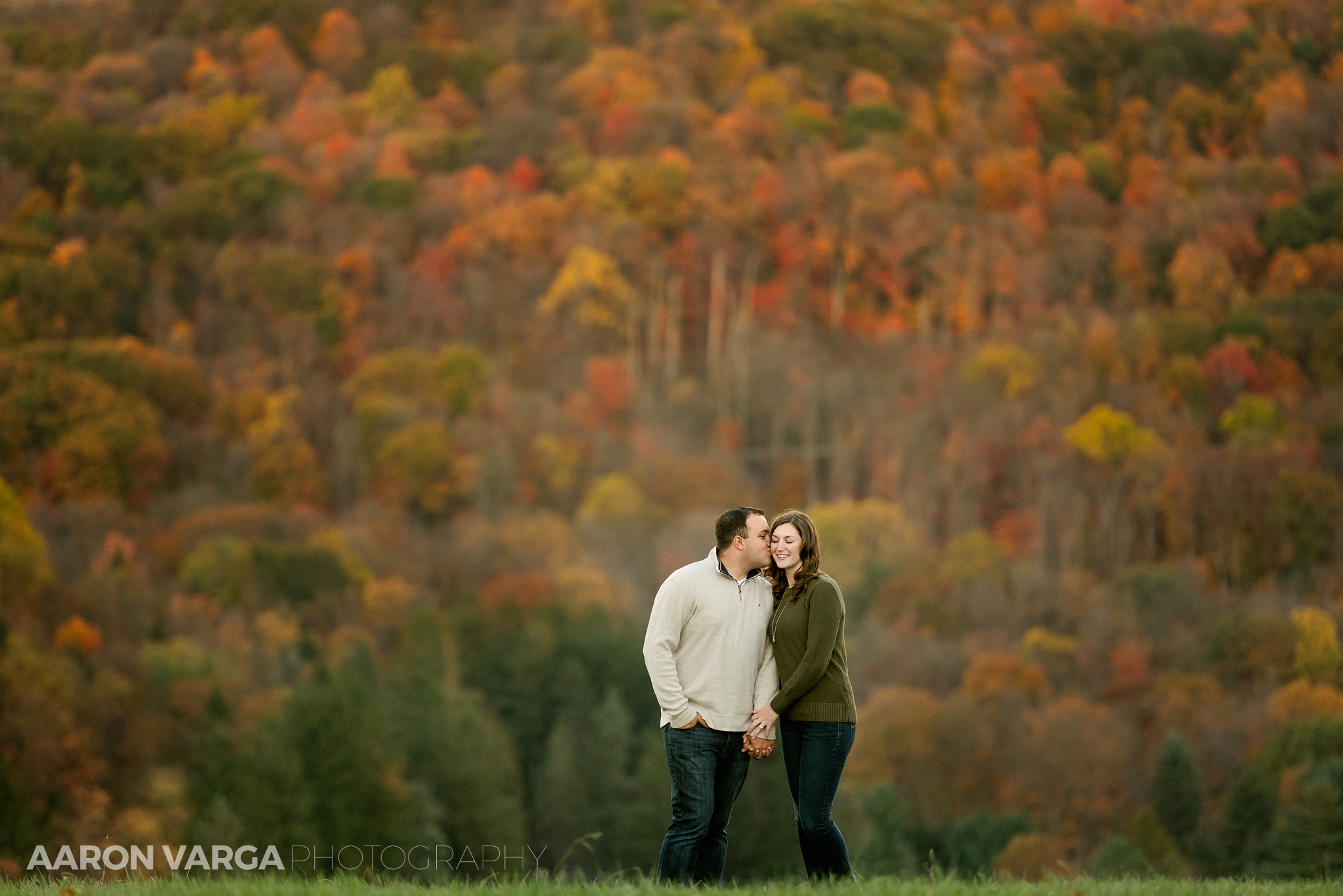 32 engagement photos top of ski lift - Sarah + Jeff | Seven Springs Mountain Resort Engagement Photos