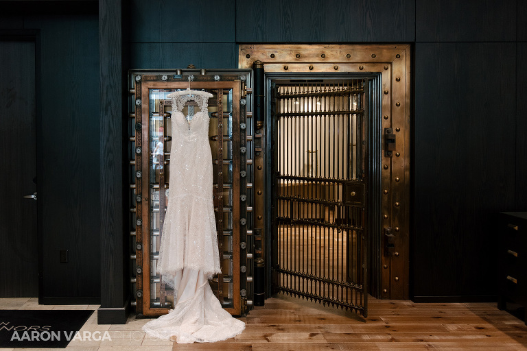 01 embassy suites hotel pittsburgh bank vault wedding dress(pp w768 h512) - Summer + Paul | Embassy Suites Downtown Pittsburgh Wedding Photos
