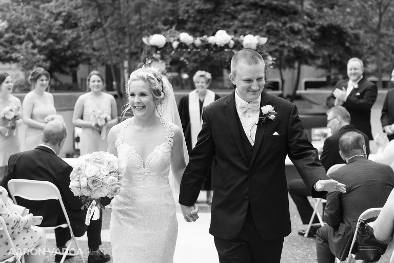 31 outdoor wedding near omni william penn(pp w768 h512) - Summer + Paul | Embassy Suites Downtown Pittsburgh Wedding Photos