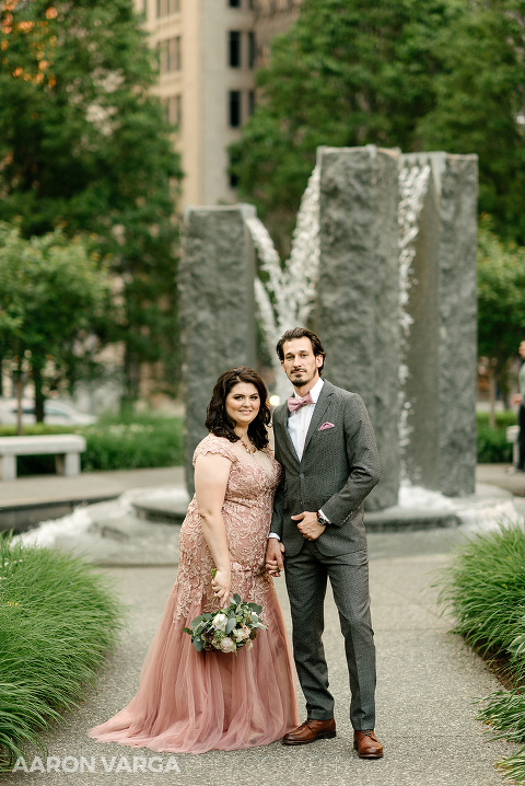 08 mellon green fountain downtown(pp w480 h718) - Chrissy + Matt | Downtown Pittsburgh and Pennsylvanian Anniversary Photos