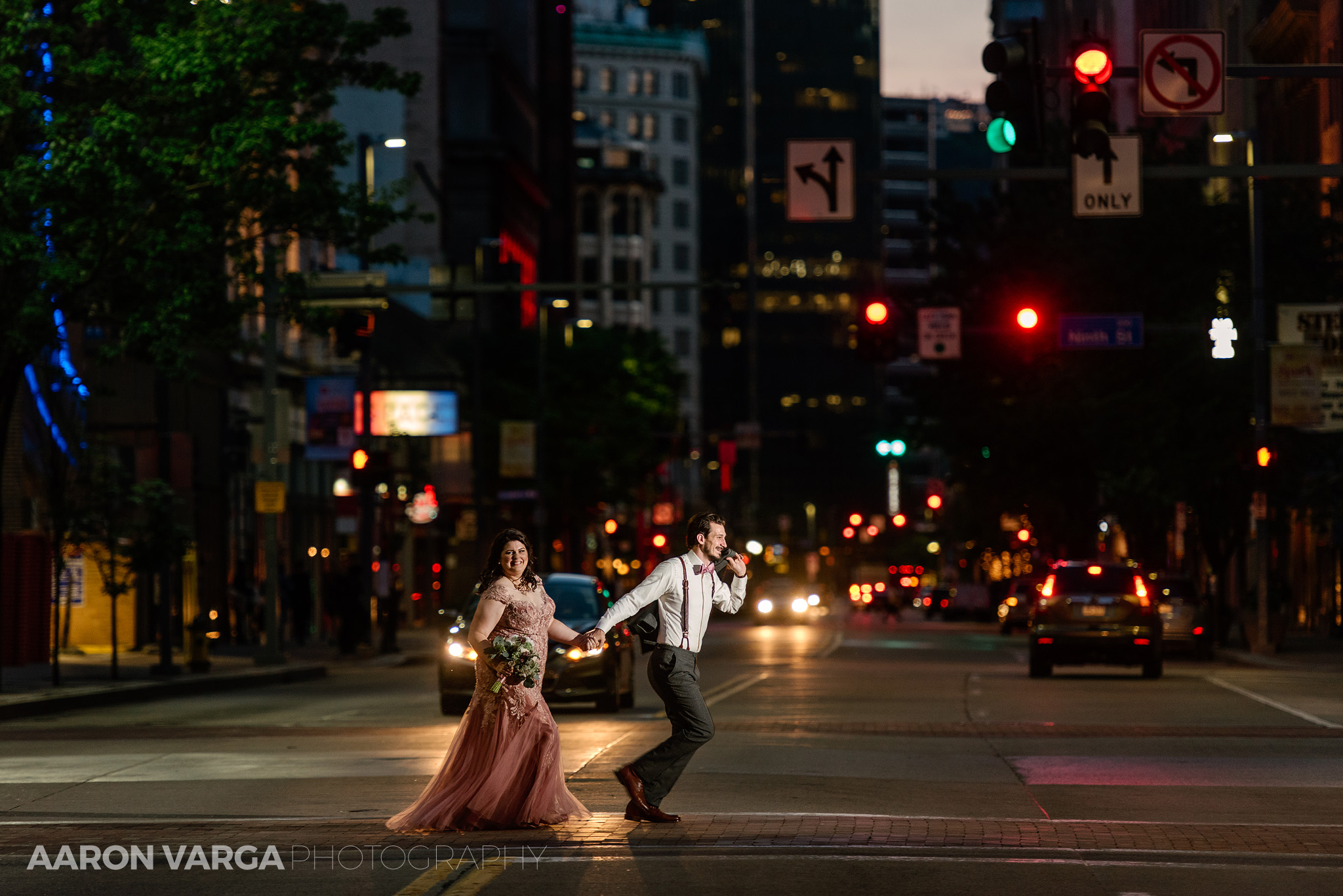 35 downtown pittsburgh portrait photos - Chrissy + Matt | Downtown Pittsburgh and Pennsylvanian Anniversary Photos