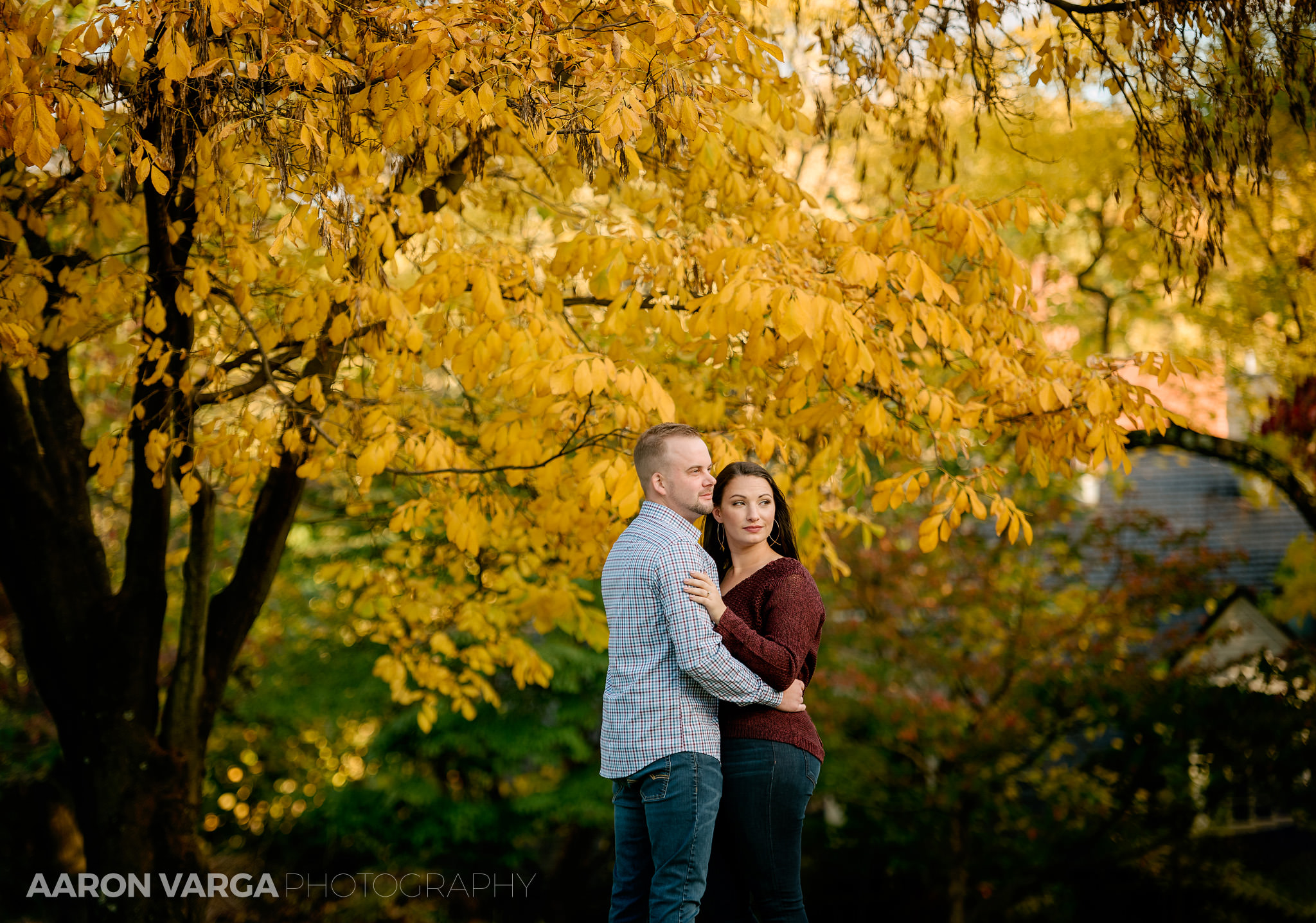 19 mellon park shadyside engagement photo - Samarah + Bryan | Mellon Park Engagement Photos