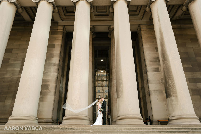 39 mellon pillars wedding(pp w768 h512) - Emily + Keith | Hotel Monaco