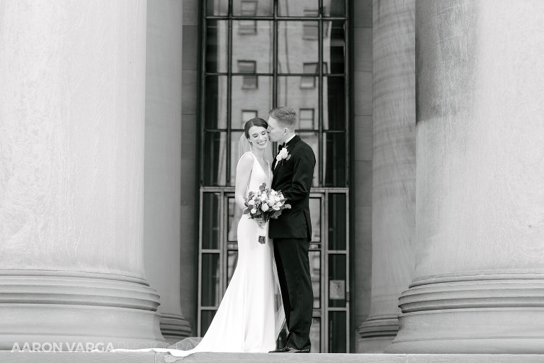 40 wedding photos mellon pillars(pp w768 h512) - Emily + Keith | Hotel Monaco