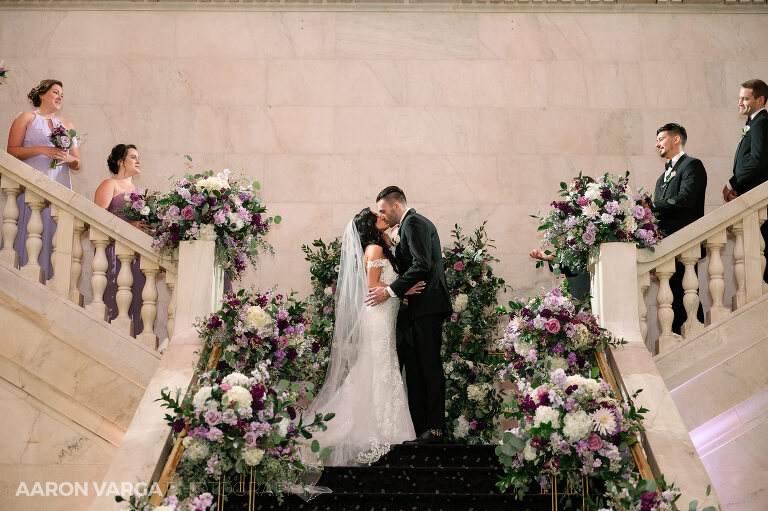 19 renaissance hotel staircase wedding(pp w768 h511) - Dakota + Carlo | Renaissance Pittsburgh Hotel Wedding Photos