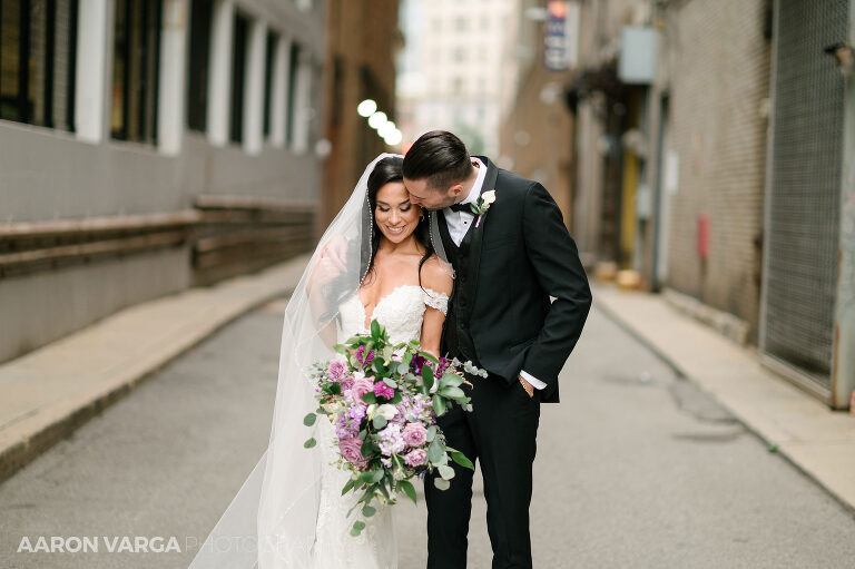 31 pittsburgh alley wedding photos(pp w768 h511) - Dakota + Carlo | Renaissance Pittsburgh Hotel Wedding Photos