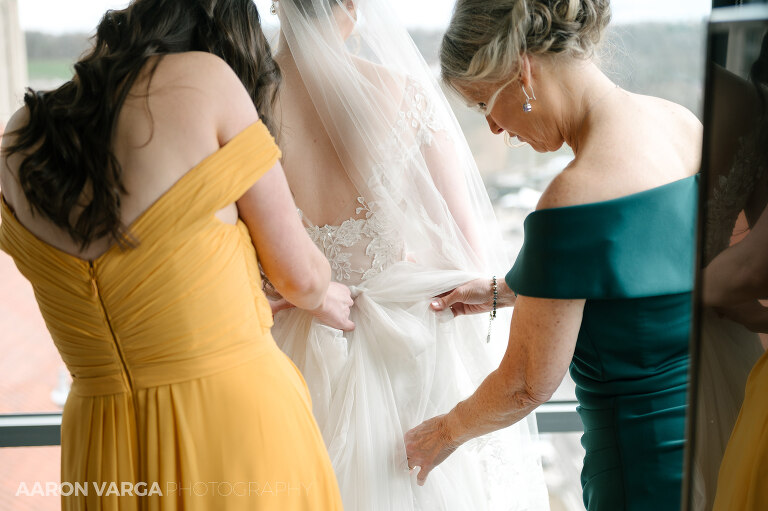 04 oaklander hotel wedding getting ready(pp w768 h511) - Kelli + Ian | Soldiers & Sailors Memorial Hall Wedding Photos