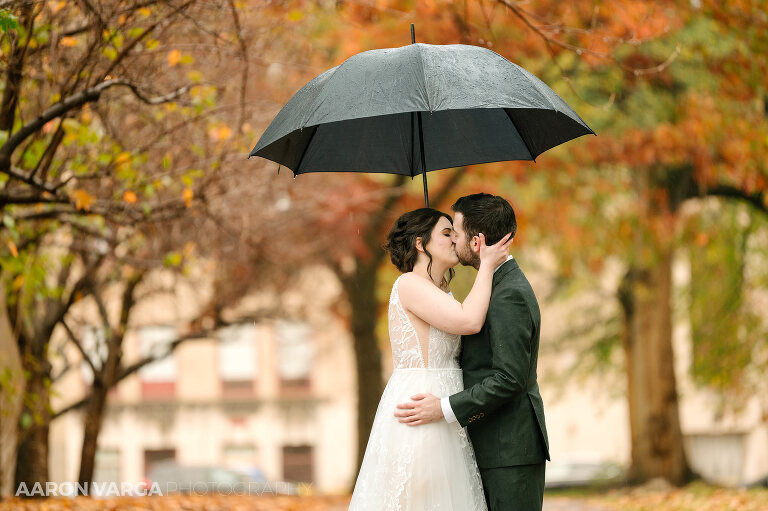 09 rainy fall wedding(pp w768 h511) - Anna + Josh | National Aviary Wedding Photos