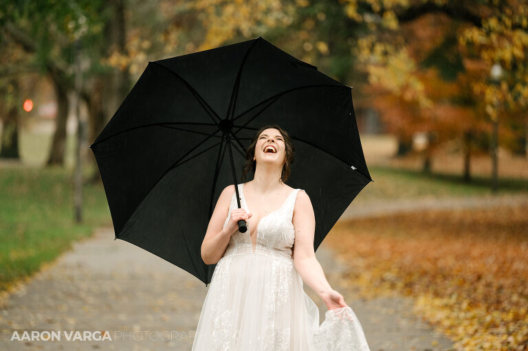 19 wedding in the rain with umbrella(pp w768 h511) - Anna + Josh | National Aviary Wedding Photos