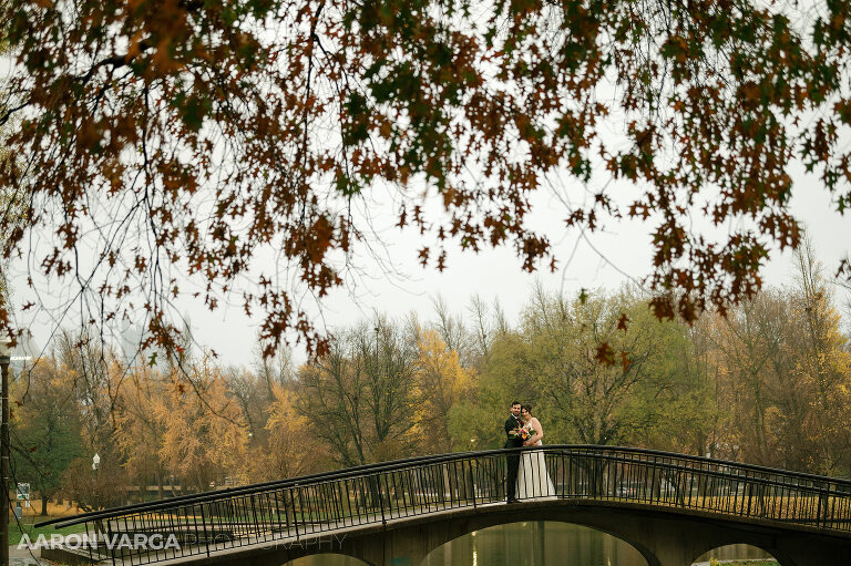 26 rainy fall national aviary wedding(pp w768 h511) - Anna + Josh | National Aviary Wedding Photos