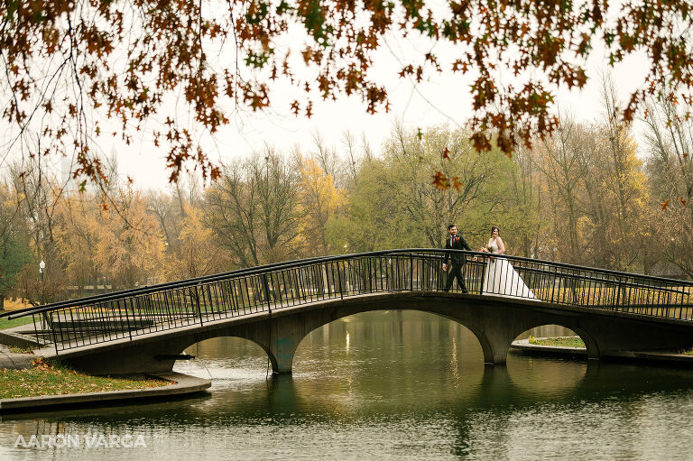 29 fall wedding in rain national aviary(pp w768 h511) - Anna + Josh | National Aviary Wedding Photos
