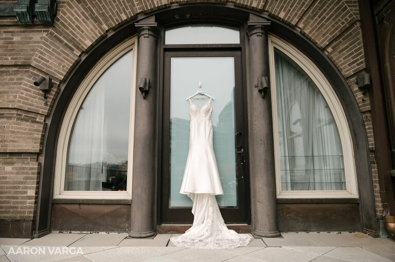 07 renaissance hotel pittsburgh bridal suite(pp w768 h511) - Ashley + Jordan | Renaissance Pittsburgh Hotel Wedding Photos