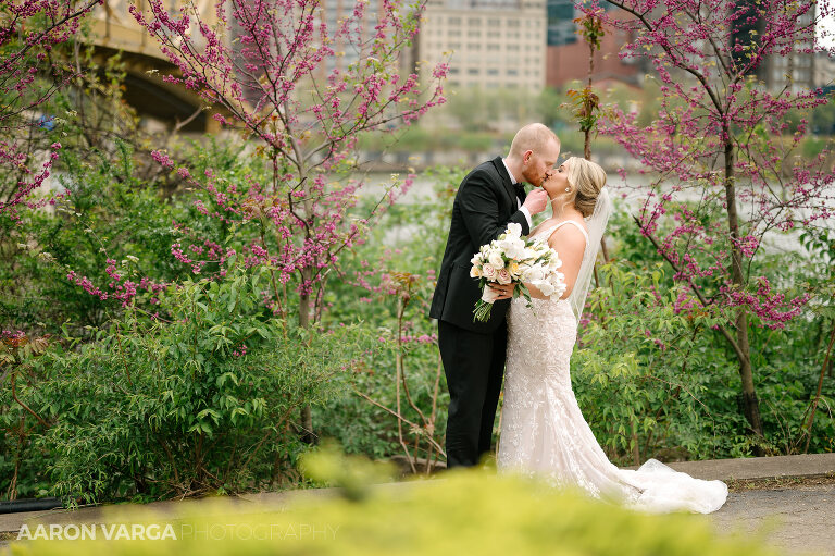 37 Sheraton Station Square Wedding Photos(pp w768 h511) - Shannon + Jim | Sheraton Station Square Wedding Photos