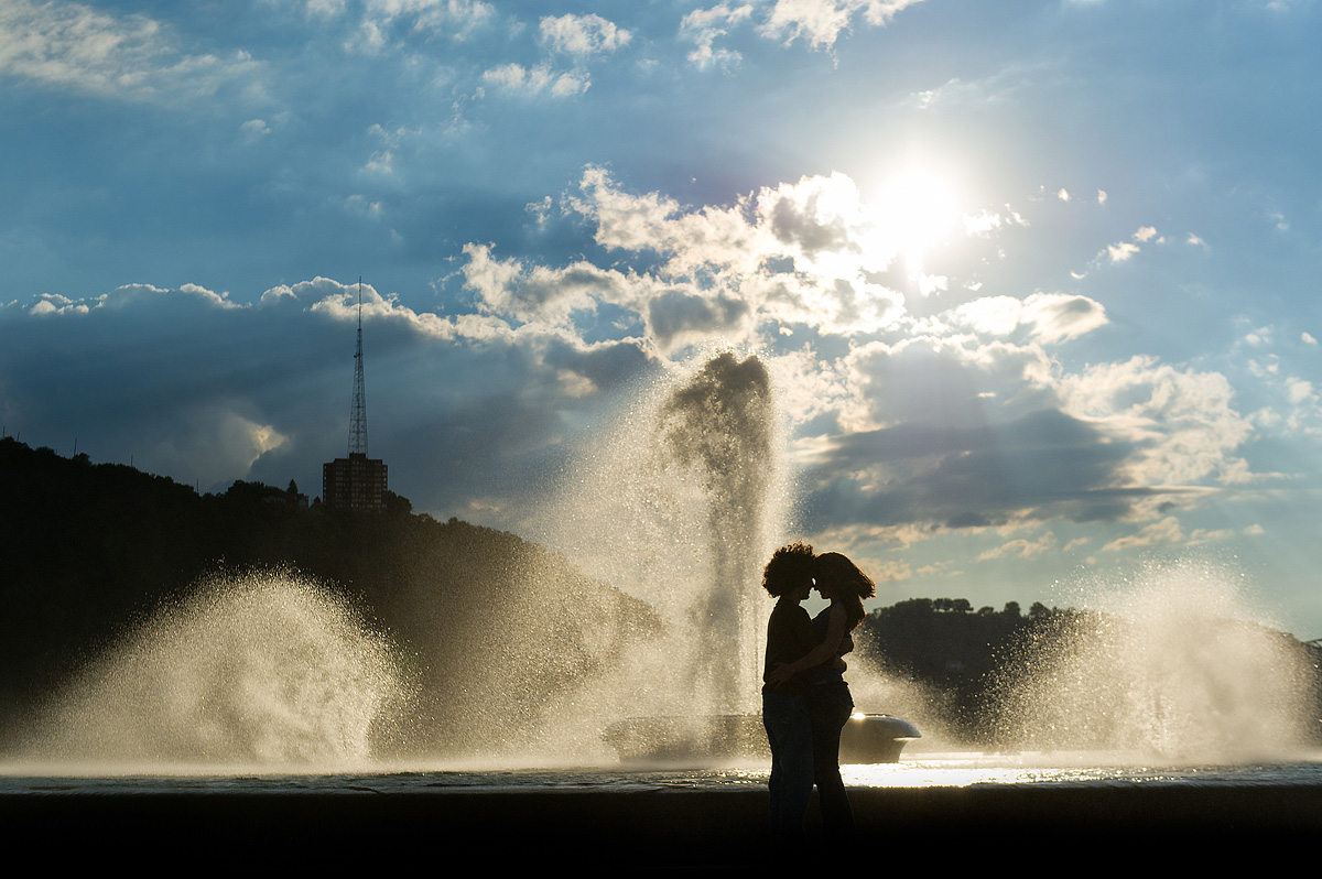 Couple kissing in silhouette before the Point State Park fountain