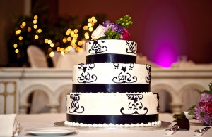 black white wedding cake 300x195 - black white wedding cake